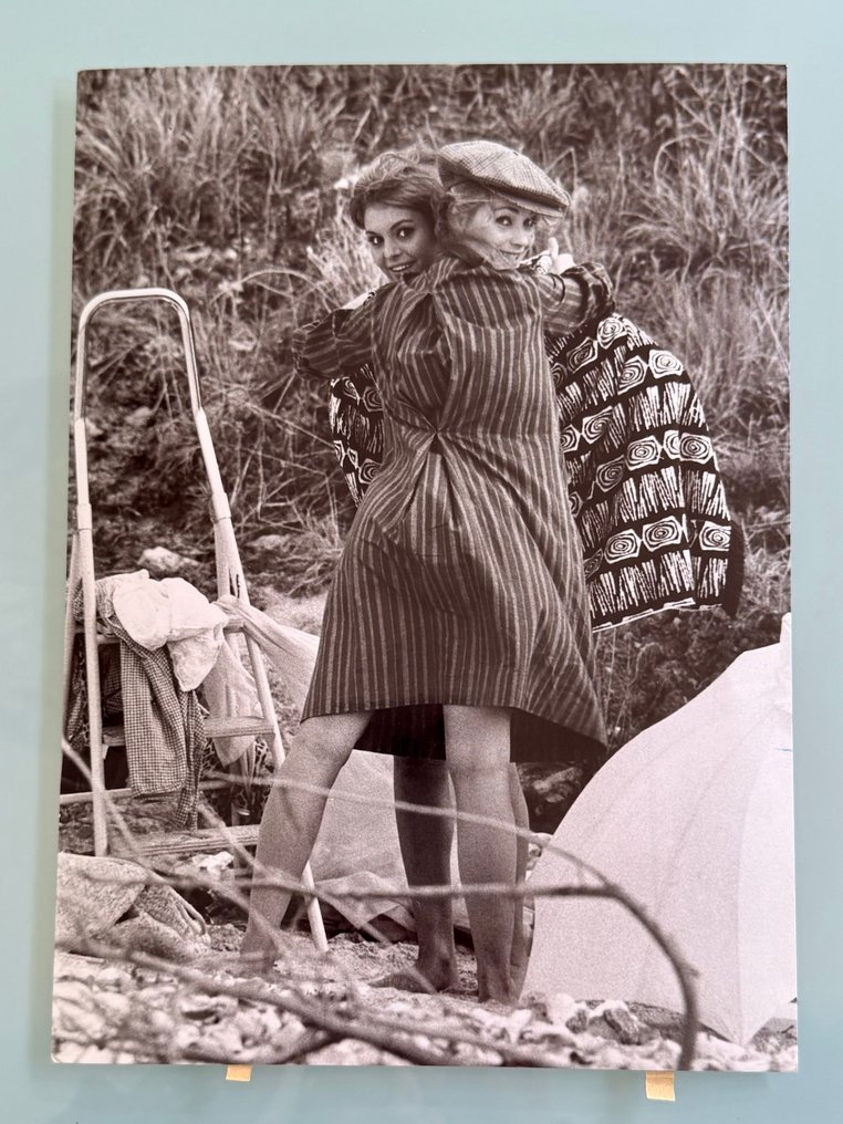 Dahlia Lavi by Gérard Décaux - Dahlia Lavi #2.1