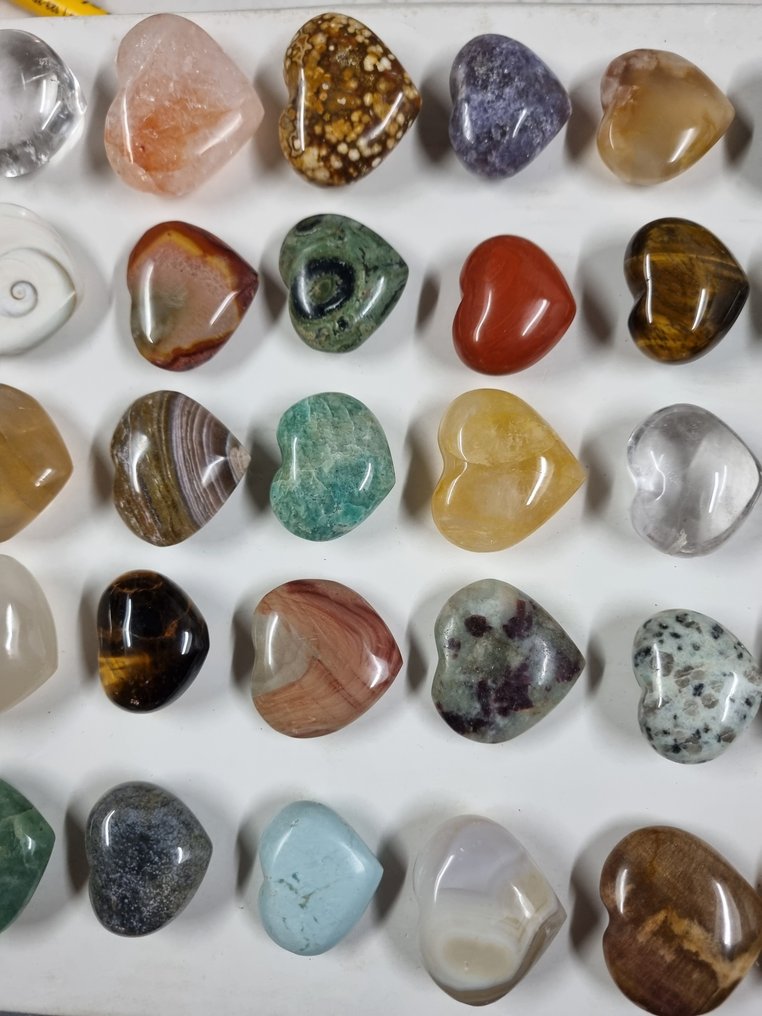 Large lot with hearts, different minerals, 4.4 to 3 cm. Heart- 694 g - (40) #2.1