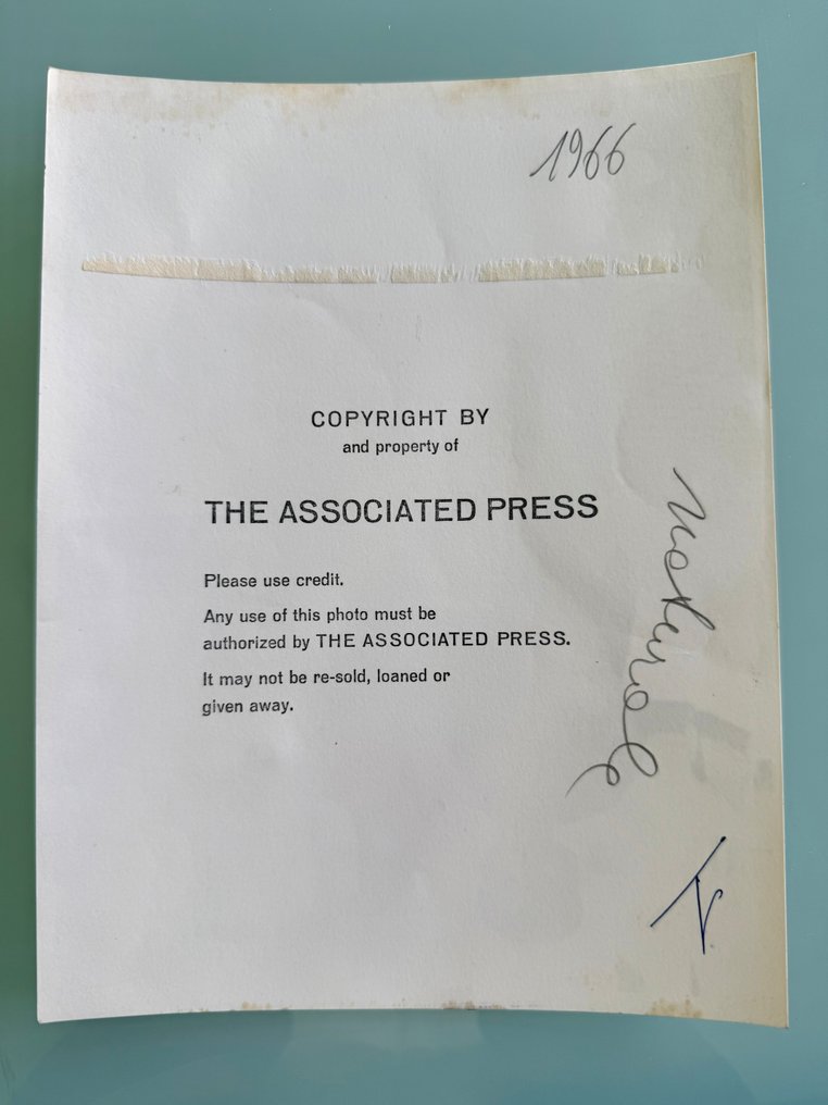 Romina e Taryn Power su vespa 50 - Romina e Taryn Power su vespa 50 #2.1