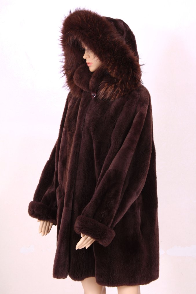Artisan Furrier - Fur coat #4.3