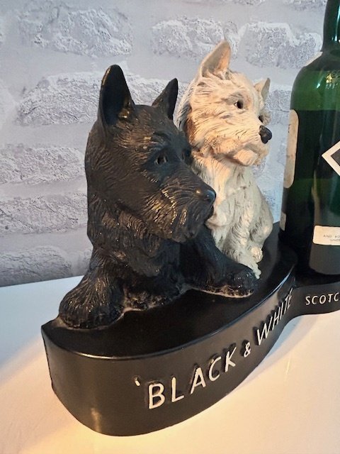 黑白苏格兰威士忌广告图片 - 展示 - Black & White Scotch Whisky reclame beeld - 标志 - 橡胶 #2.1