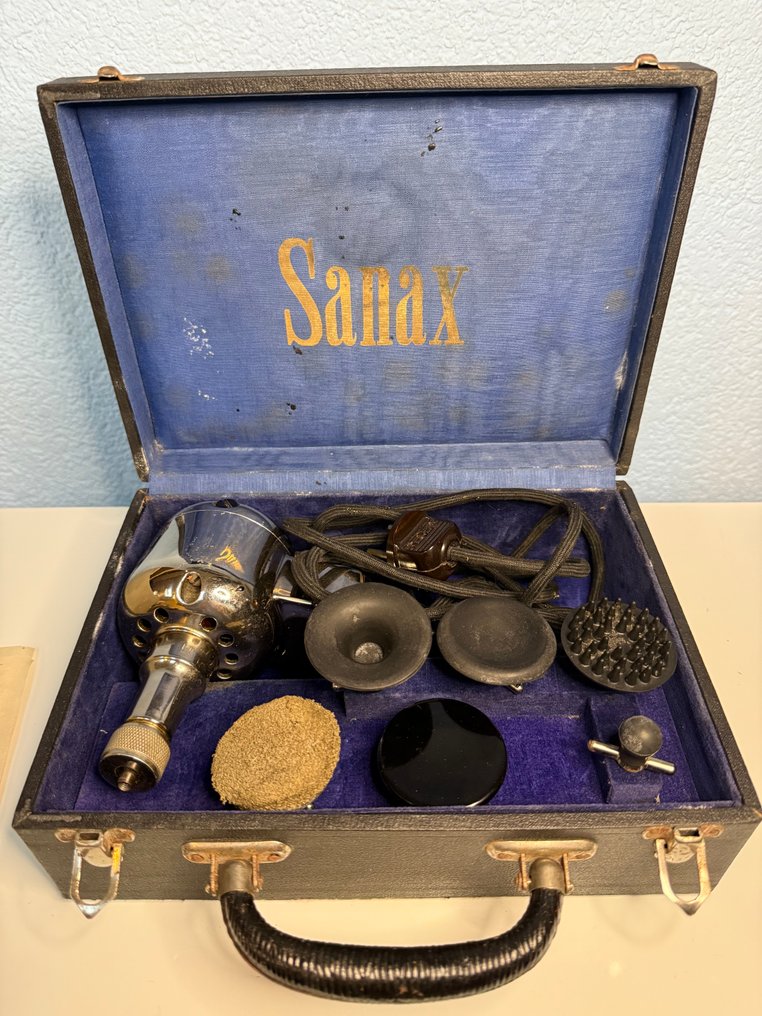 Vanity travel set (109195) - Composite - Sanax, massager, 1939 #1.0
