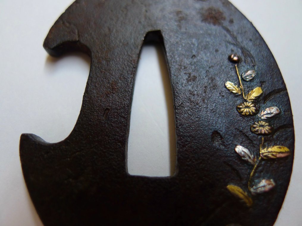 美丽的金银镶嵌花叶图案Tanto护镡 - 鐵（鑄） - 日本 - 江戶時代晚期 #2.1