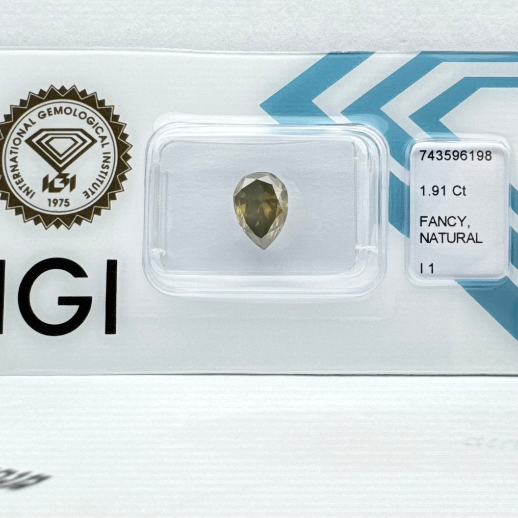 没有保留价 - 1 pcs 钻石 (天然色彩的) - 1.91 ct - 梨形 - Fancy deep 稍帶棕色的, 稍帶綠色的 黄色 - I1 内含一级 - 国际宝石研究院(IGI) #4.3