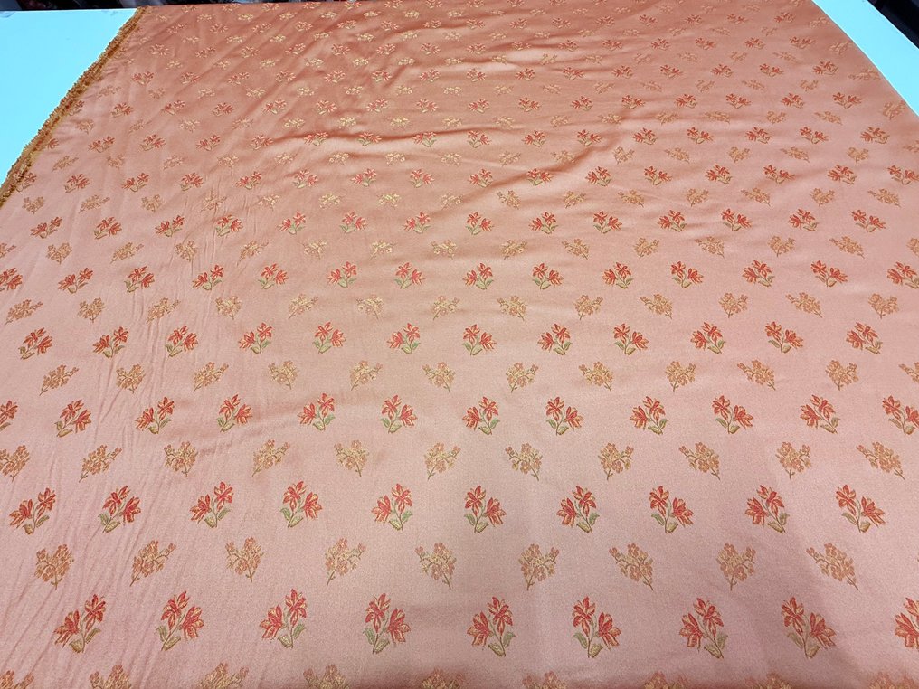 Fiori di Rame: Eleganza Jacquard in Raso Dorato - Tessuto per tappezzeria - 2.5 m - 2.8 m #3.2