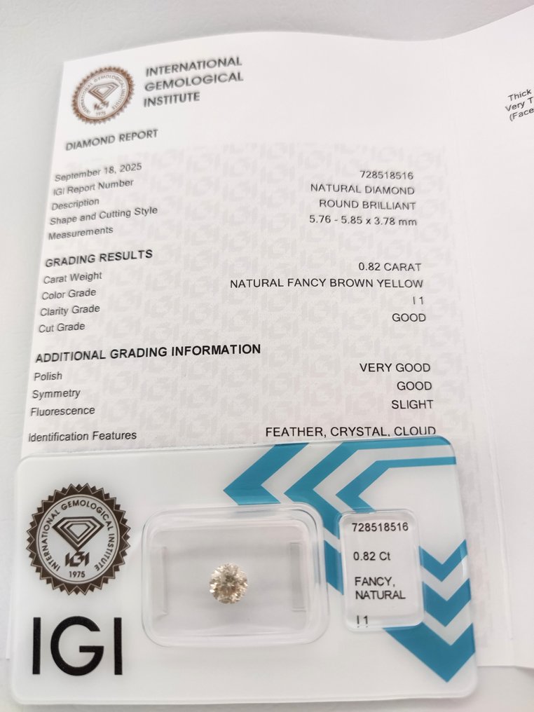 Fără preț de rezervă - 1 pcs Diamant (Colorat natural) - 0.82 ct - Rotund - Fancy Maro Galben - I1 - IGI (Institutul gemologic internațional) #3.2