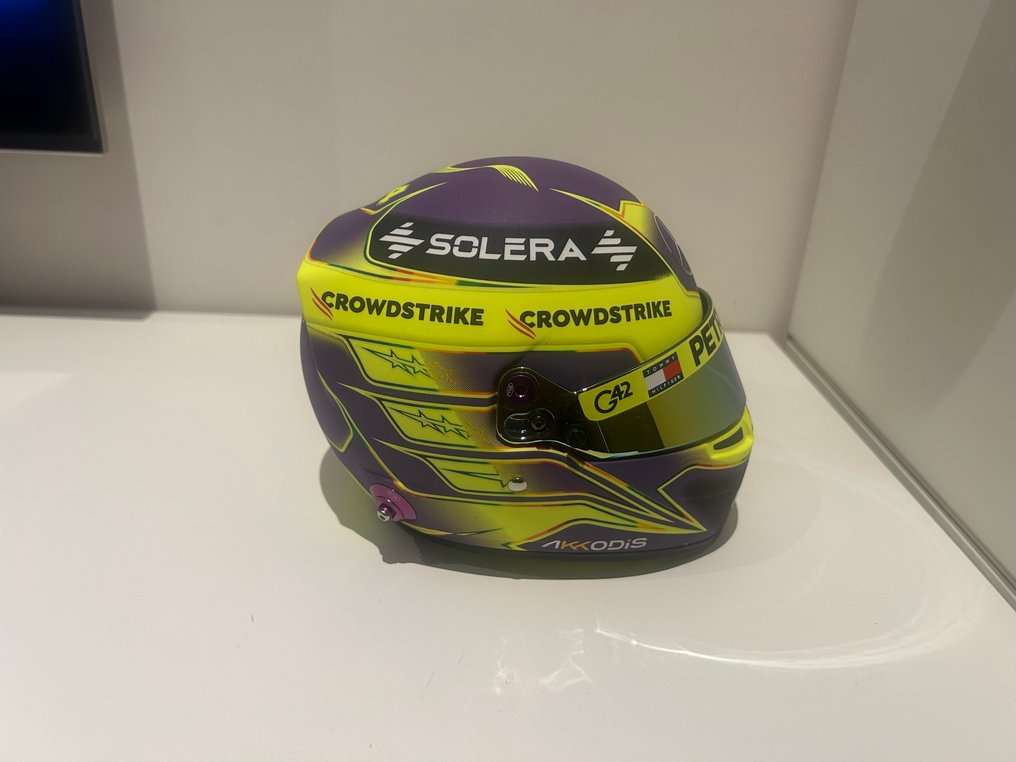 Lewis Hamilton - 2024 - κράνος κλίμακας 1/2 #3.2