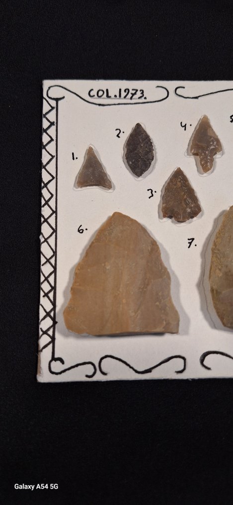 Neolithic Flint Neolithic collection of arrowhead and biface spear points from Morocco, multicolored, North Africa. - 130 mm  (No Reserve Price) #2.1