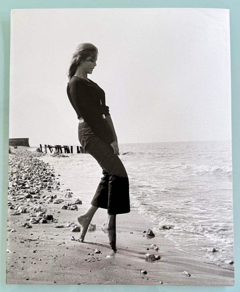 Dahlia Lavi by Gérard Décaux - Dahlia Lavi #4.3