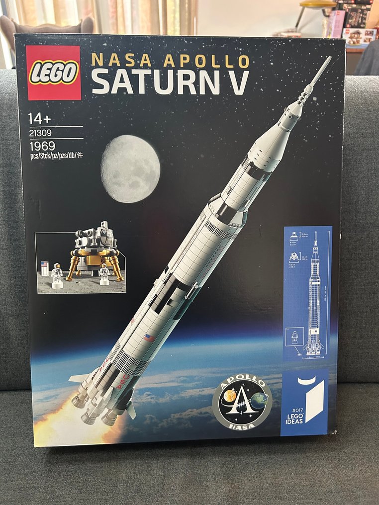 LEGO Set - 21309 - NASA/ESA, Ideas (CUUSOO) - NASA Apollo Saturn V #1.0