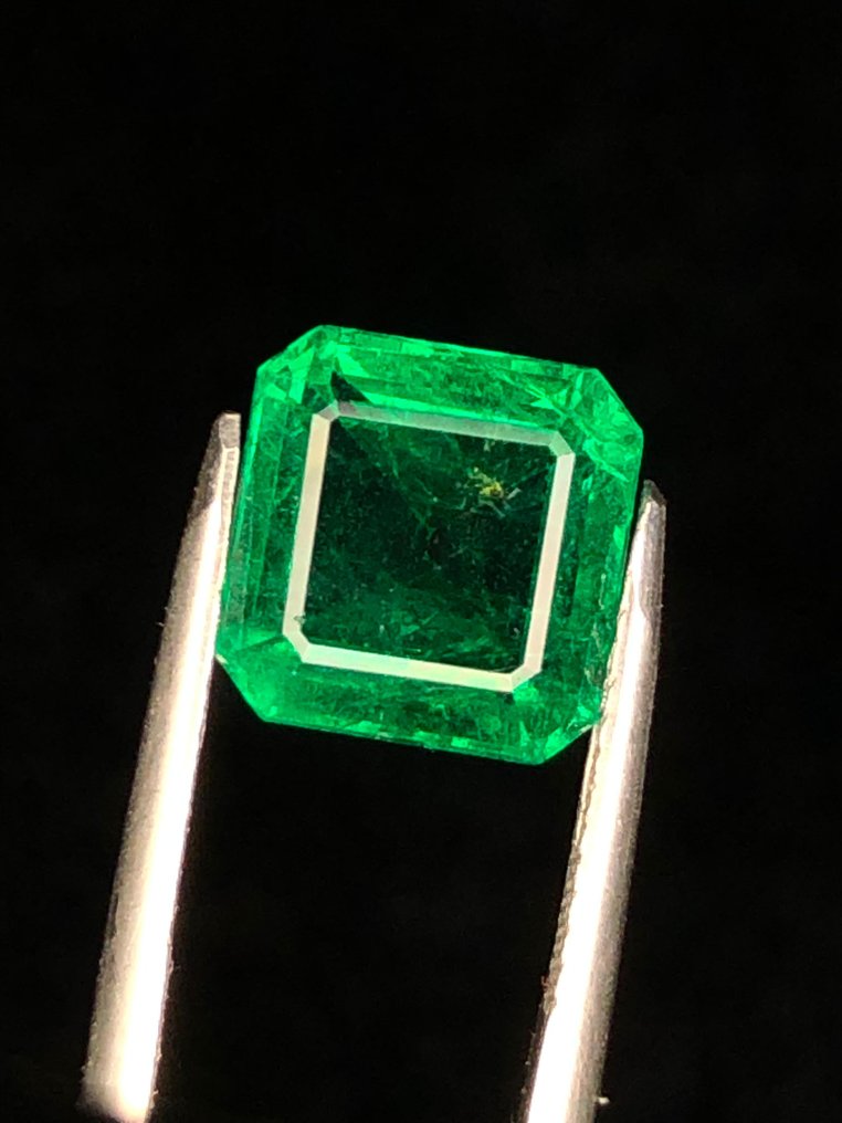 1 pcs  Πράσινο Σμαράγδι  - 4.74 ct - Gem research Swiss Lab (GRS) #3.2