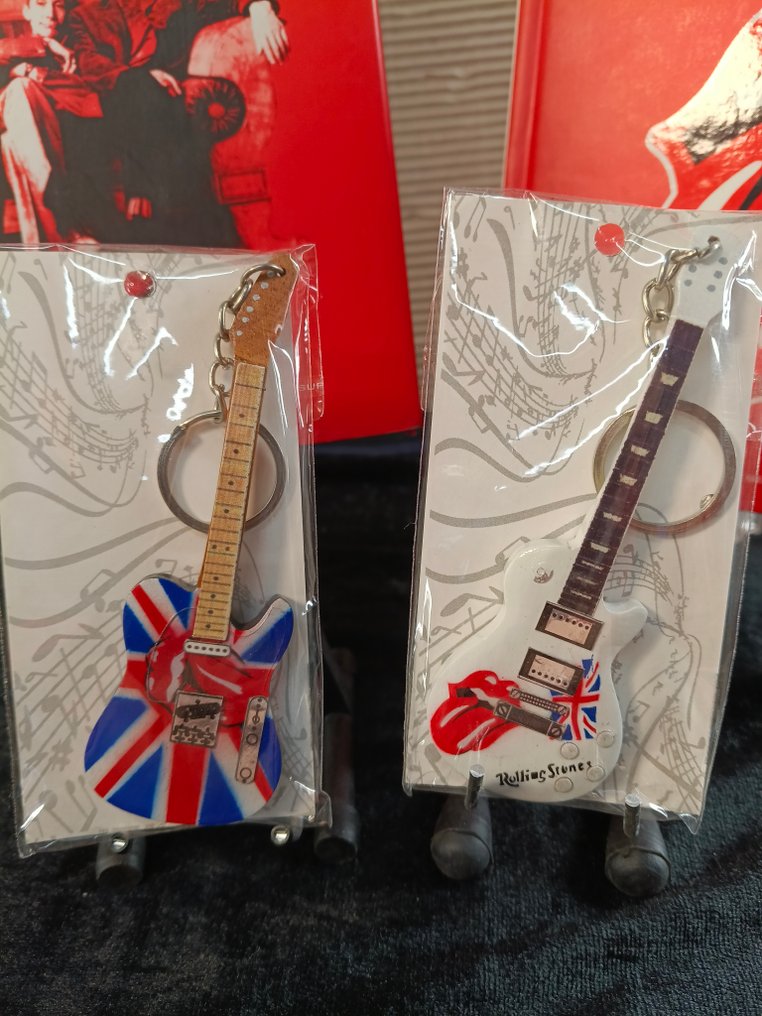 Rolling Stones - Lot of 2 books + keychains - 2003 #2.1