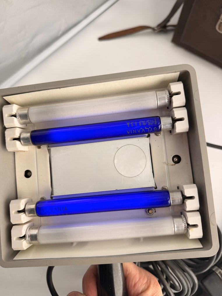 医疗器械 - 旧木灯（皮肤科 / 古董鉴定） - 金属 - Wood 的灯 #3.2