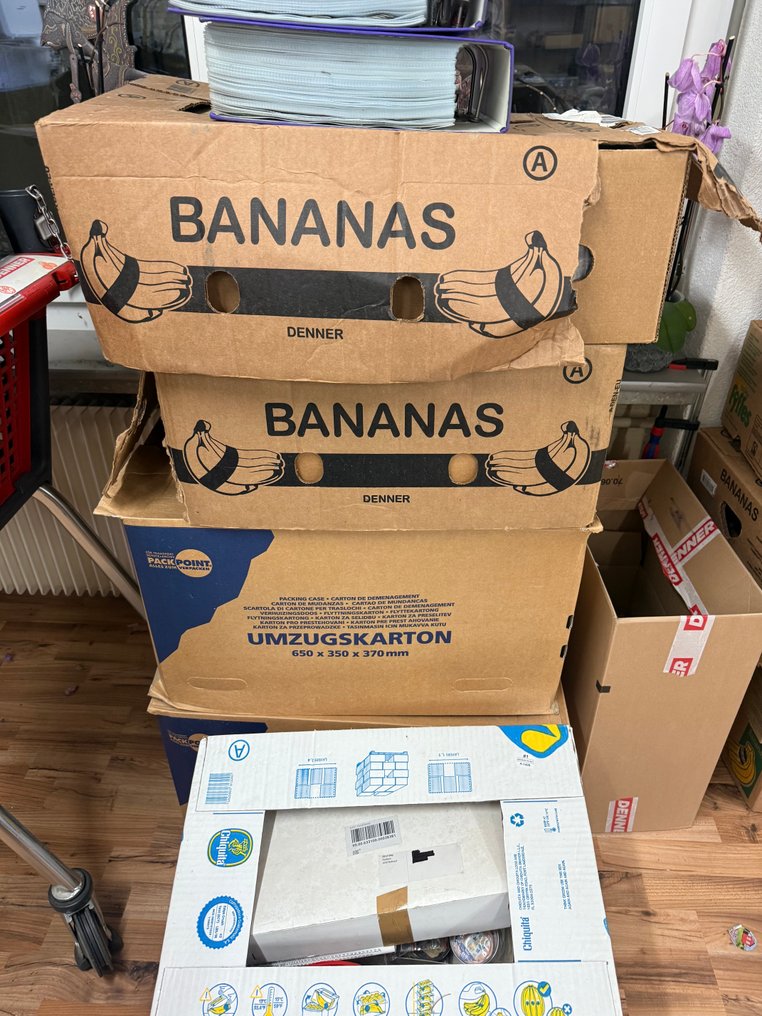 Phone card collection - Coffee cream lids over 18 folders in 5 boxes. #1.0