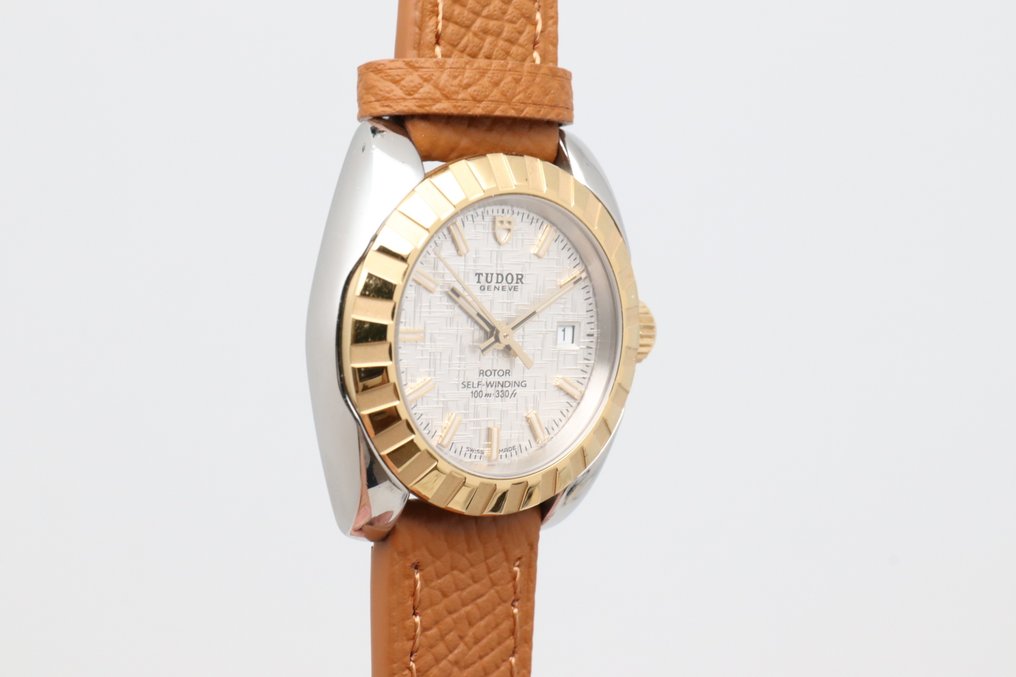 Tudor - Classic Date Automatic - Nincs minimálár - 22013 | Silver Linen Dial - Női - 2000-2010  #1.0