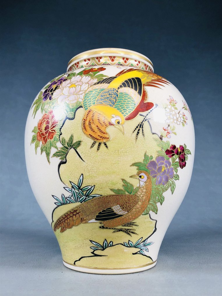 花瓶 - 瓷器, 薩摩燒花瓶,描绘鹰和孔雀 - 日本 (沒有保留價) #1.0