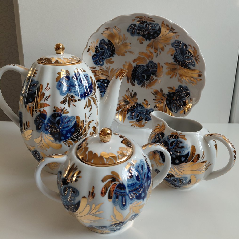 Lomonosov Imperial Porcelain Factory - S. Jakovleva - Coffee set for 4 (16) - Porcelain, Gold plated - LFZ Set "Golden garden" #4.3