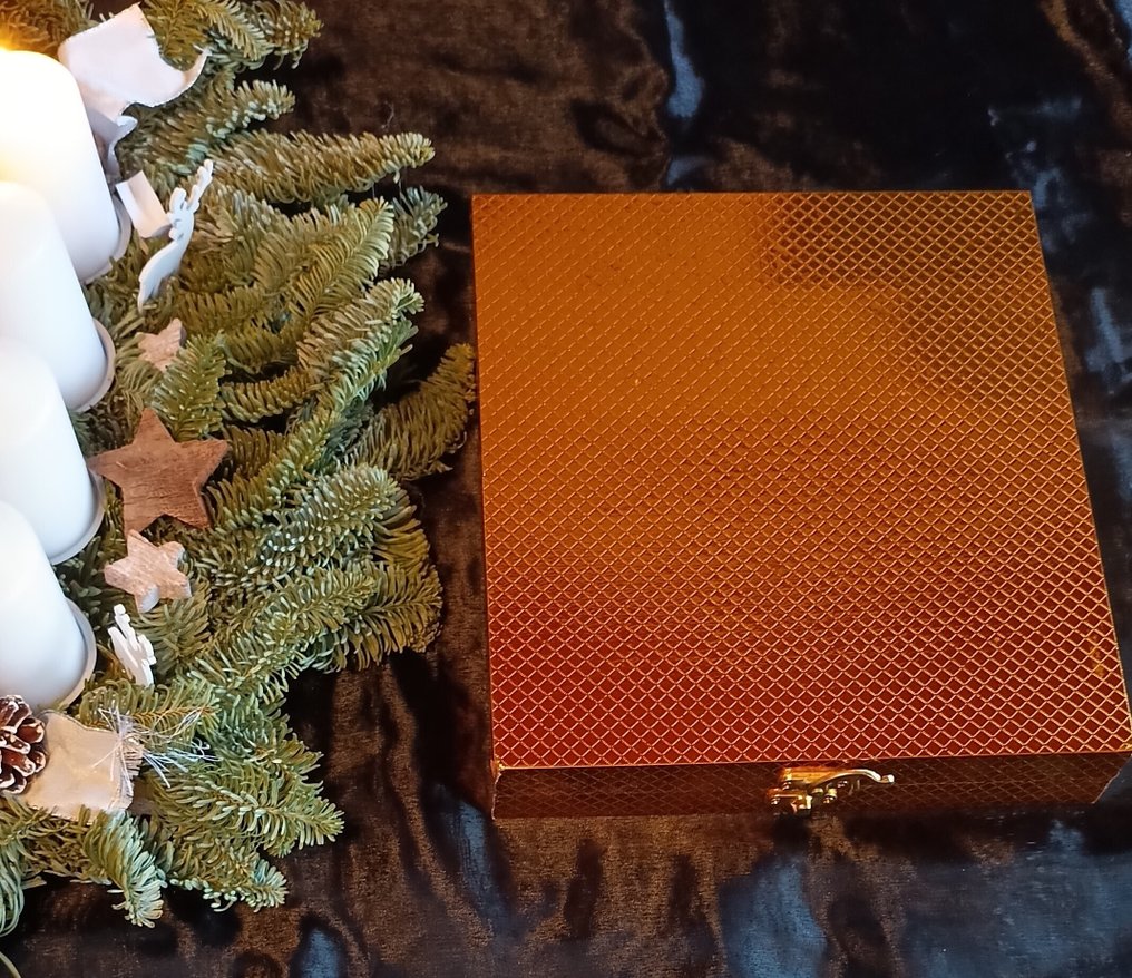 Festliches "Imperial M Design" Goldbesteck in goldener Schatulle, 4 Personen - Juego de cubiertos (16) - Oro de 24 kt #1.0