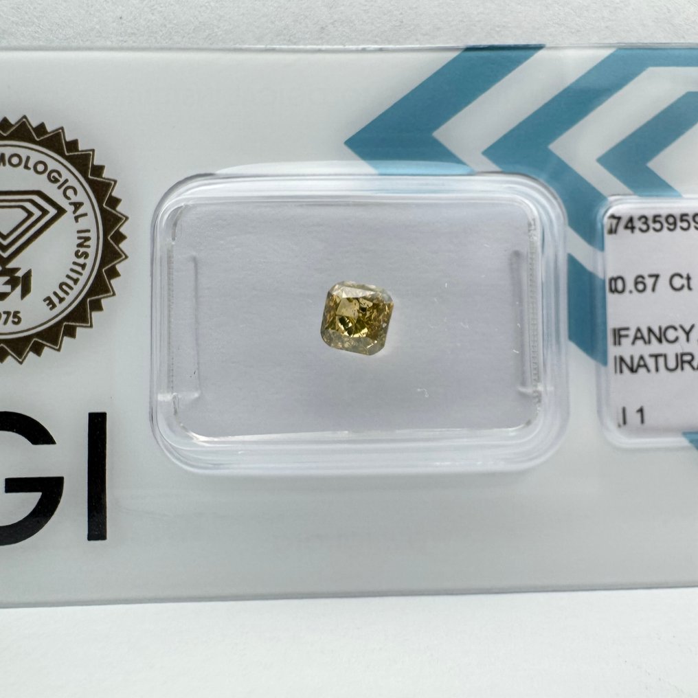 没有保留价 - 1 pcs 钻石 (天然色彩的) - 0.67 ct - 枕形 - Fancy 稍帶綠色的, 稍帶棕色的 黄色 - I1 内含一级 - 国际宝石研究院(IGI) #3.2