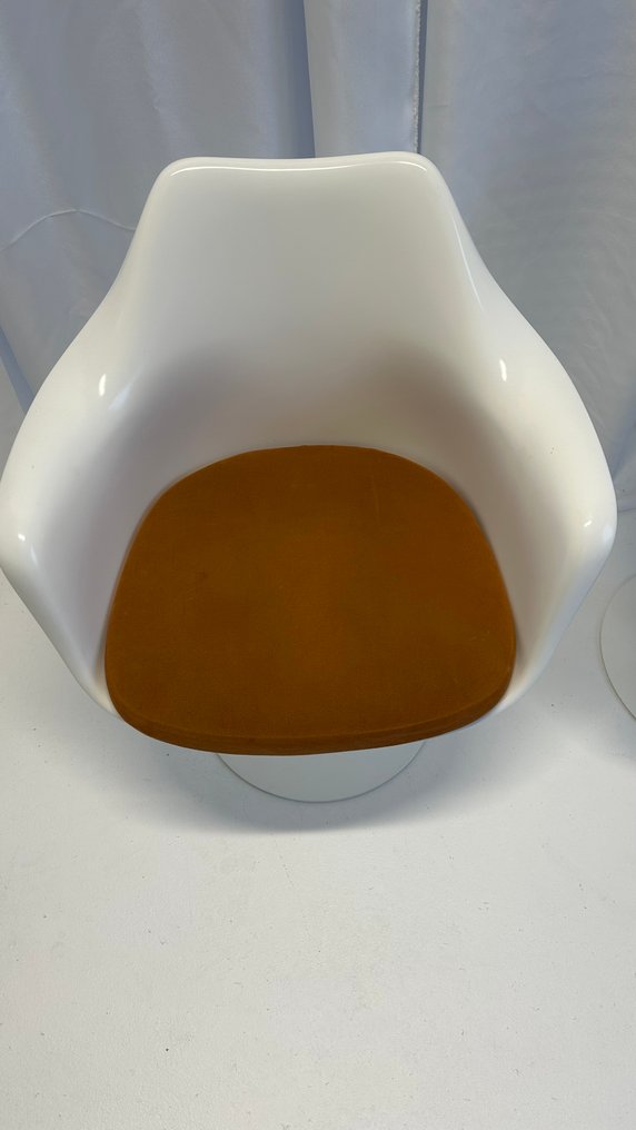 Knoll - Eero Saarinen - Tuoli (2) - Tulip tuoli - Lasikuitu, Metalli, Tekstiili #1.0