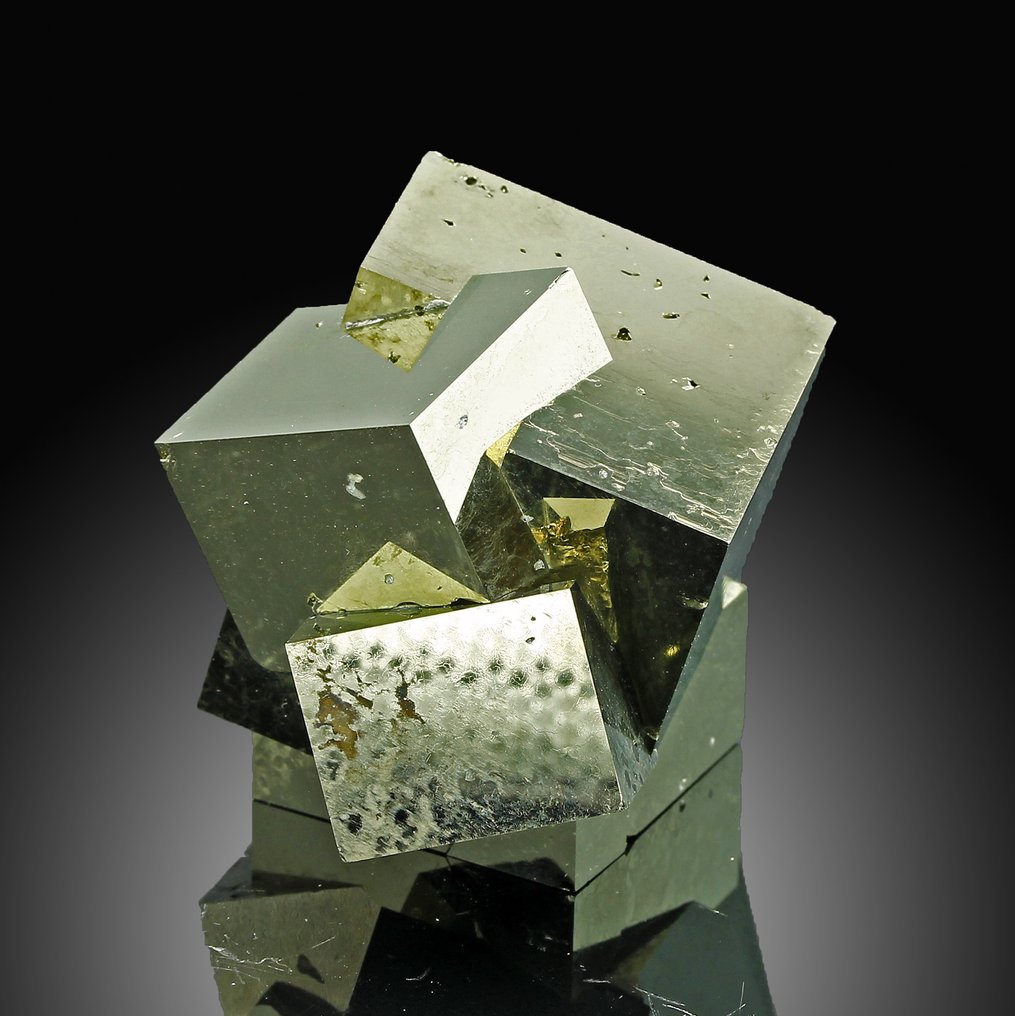 High quality! Pyrite crystal cluster - Height: 4.6 cm - Width: 3.8 cm- 182 g #3.2