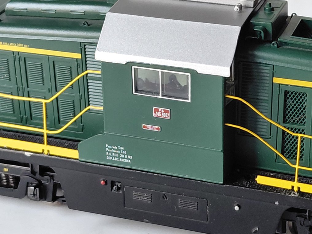 ACME H0 - 60251 - Πετρελαιοκίνητη μηχανή τρένου (1) - Locomotiva FS D.143.3002 εμφάνιση πράσινο και κίτρινο, αποθήκη Ανκόνα, αυθεντικό κουτί και αξεσουάρ. - FS #2.1