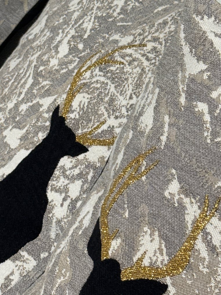 San Leucio top quality Three exclusive cushions with deer in a snowy forest, minimalist style. - Cushion (3) #2.1