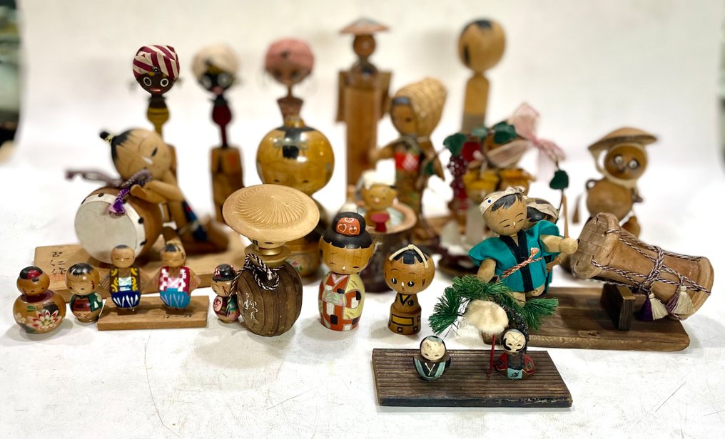 22 Vintage Sosaku δημιουργία ξύλινη κούκλα Kokeshi - Ξύλο - Ιαπωνία - 20th century #1.0