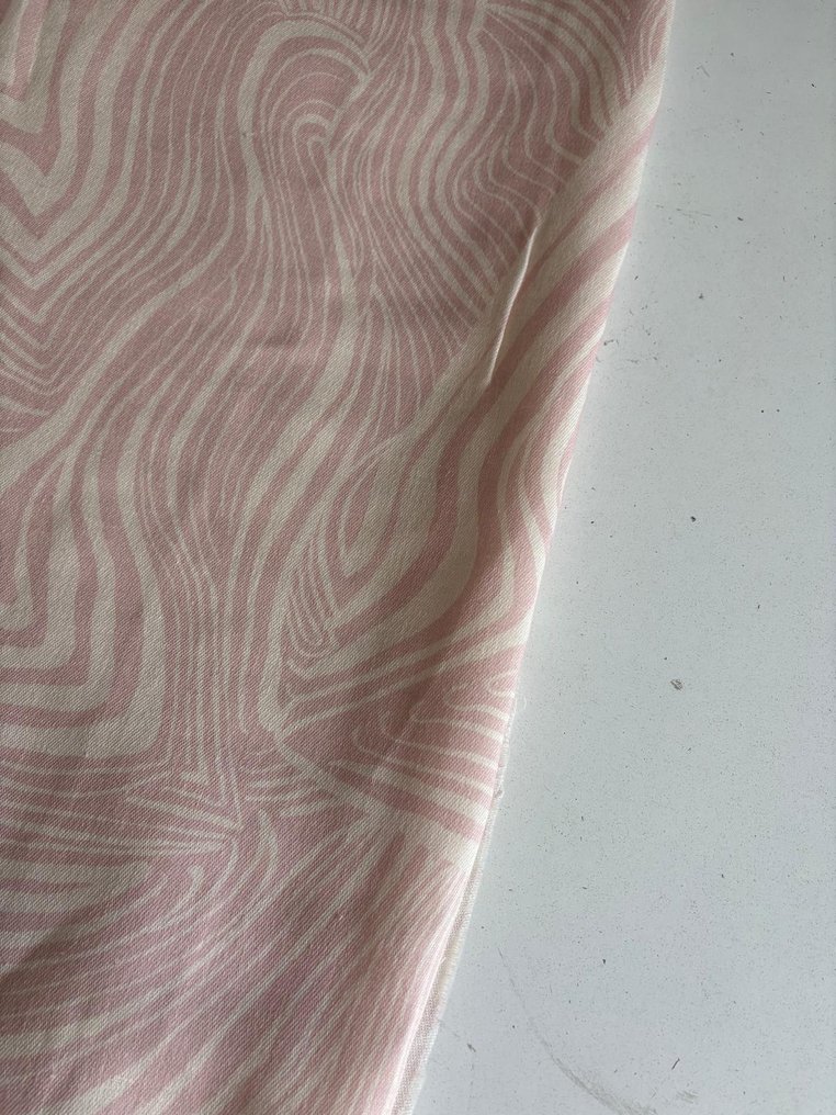 Fabric cut for decoration with stylized wave design and zebra effect in light pink color. - Upholstery fabric  - 300 cm - 280 cm - Viscose and Cotton #1.0