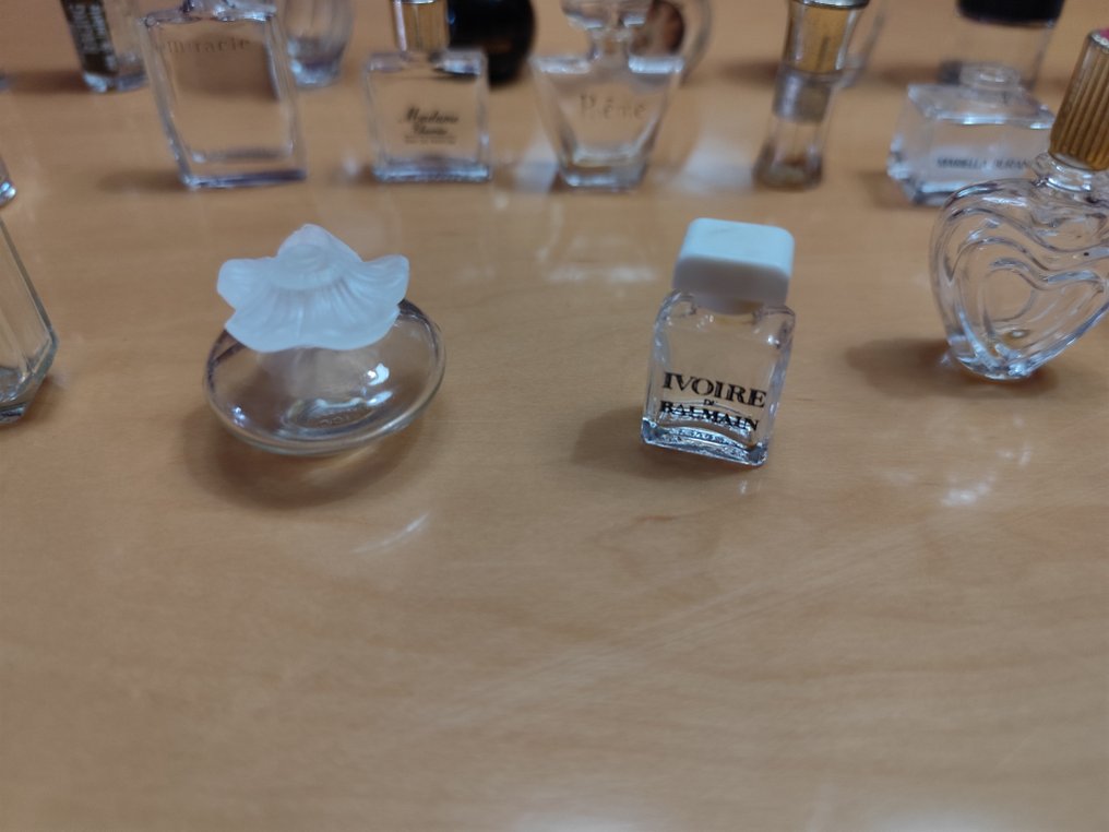 Miniature figure - Coleccion de 21 botellas miniaturas de perfume , Armani, Balmain, Moschino, Quartz, Lancome,  (21) - Crystal #3.2