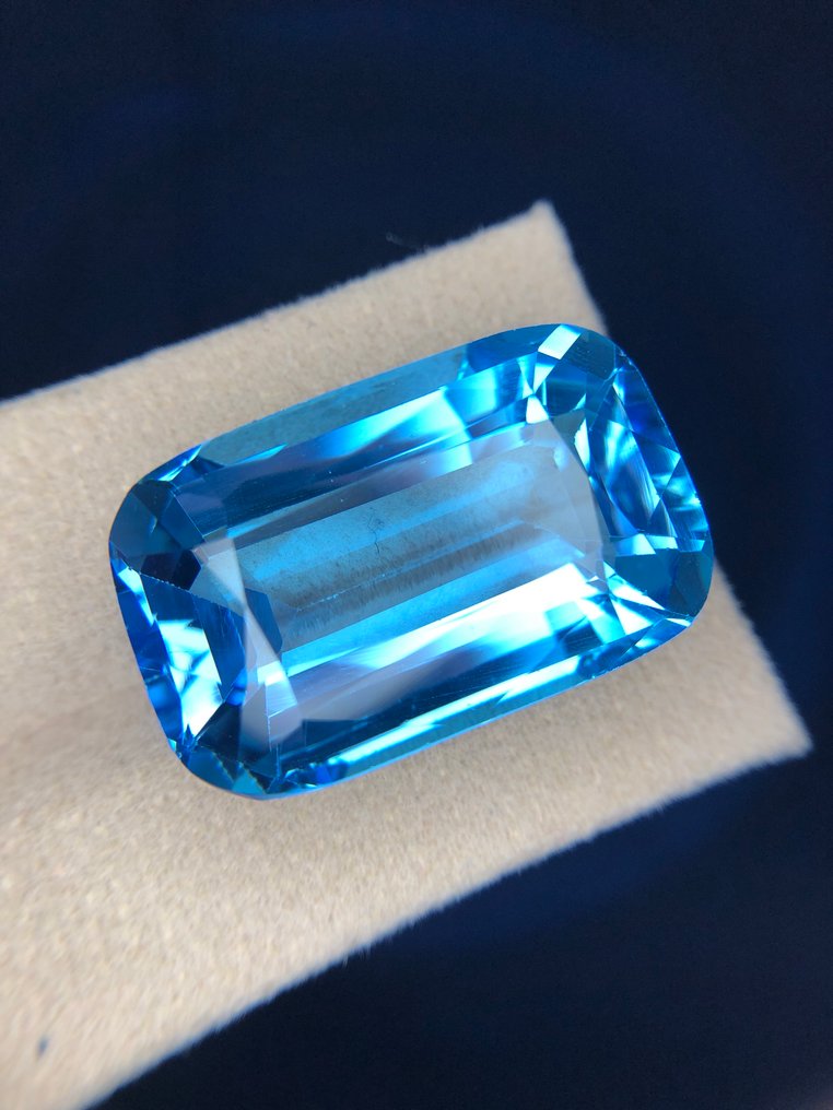 Fără preț de rezervă - 1 pcs Albastru Topaz - 55.12 ct - Asociația internațională de pietre prețioase colorate (ICA GemLab) - Topaz albastru elvețian bogat #2.1