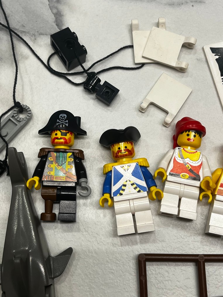 LEGO Set - 6273 - Pirates - Rock Island Refuge (1991) #2.1