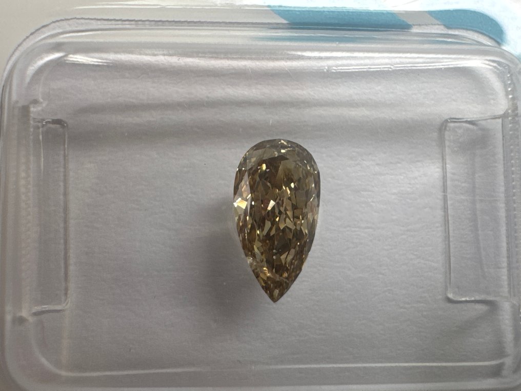 没有保留价 - 1 pcs 钻石  (天然色彩的)  - 0.72 ct - 梨形 - Fancy 棕色, 黄色 - SI2 微内含二级 - 国际宝石研究院（IGI） #1.0