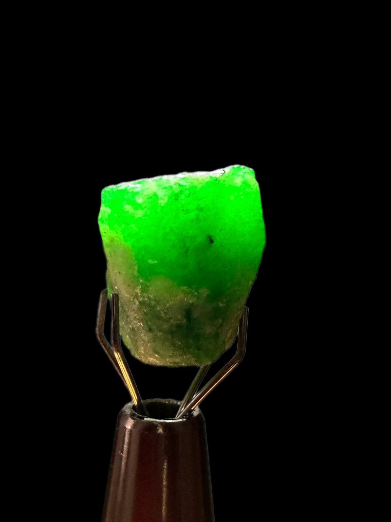 Emerald Rough. 12,55 Cts. Top Green Huge Emerald Crystal. %100 Special Piece! - Height: 11 mm - Width: 10 mm- 2.51 g #1.0