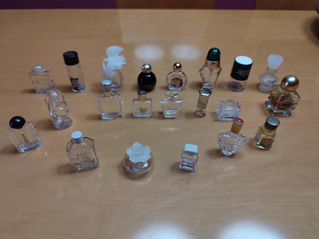 Miniature figure - Coleccion de 21 botellas miniaturas de perfume , Armani, Balmain, Moschino, Quartz, Lancome,  (21) - Crystal #1.0