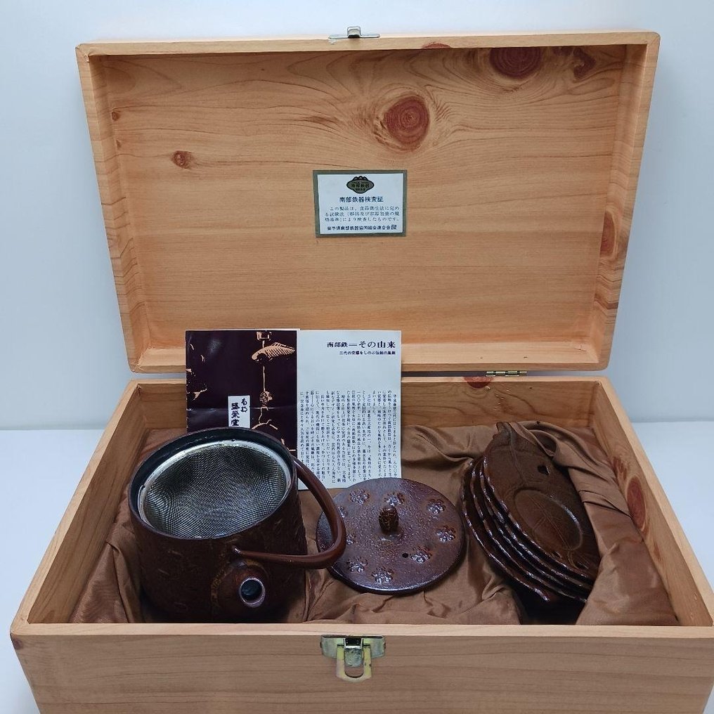 Nanbu Tetsubin (南部鉄瓶) - Service à thé (6) - Iron Kettle with 5 Leaf-Shaped Iron Tea Trays — With Wooden Box - Japan - fer cast #4.3