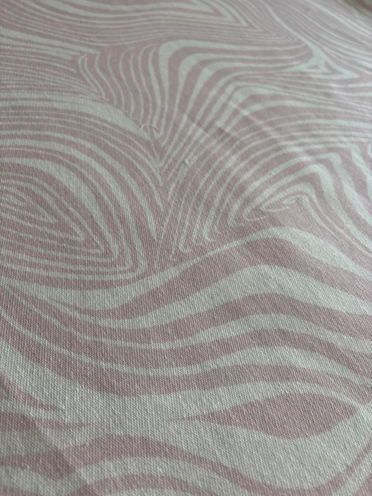 Fabric cut for decoration with stylized wave design and zebra effect in light pink color. - Upholstery fabric  - 300 cm - 280 cm - Viscose and Cotton #1.0