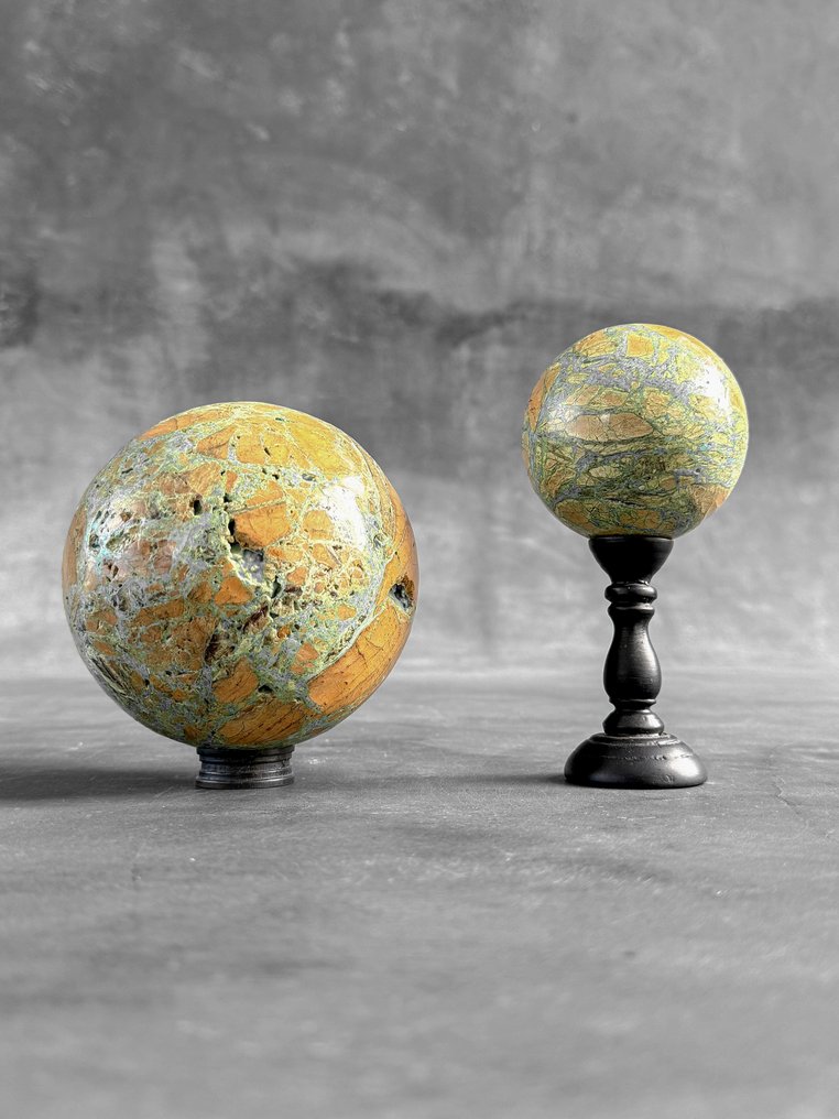 NO RESERVE PRICE - Wonderful Pair of Green Smithsonite Spheres on custom stands- 1300 g - (2) #1.0