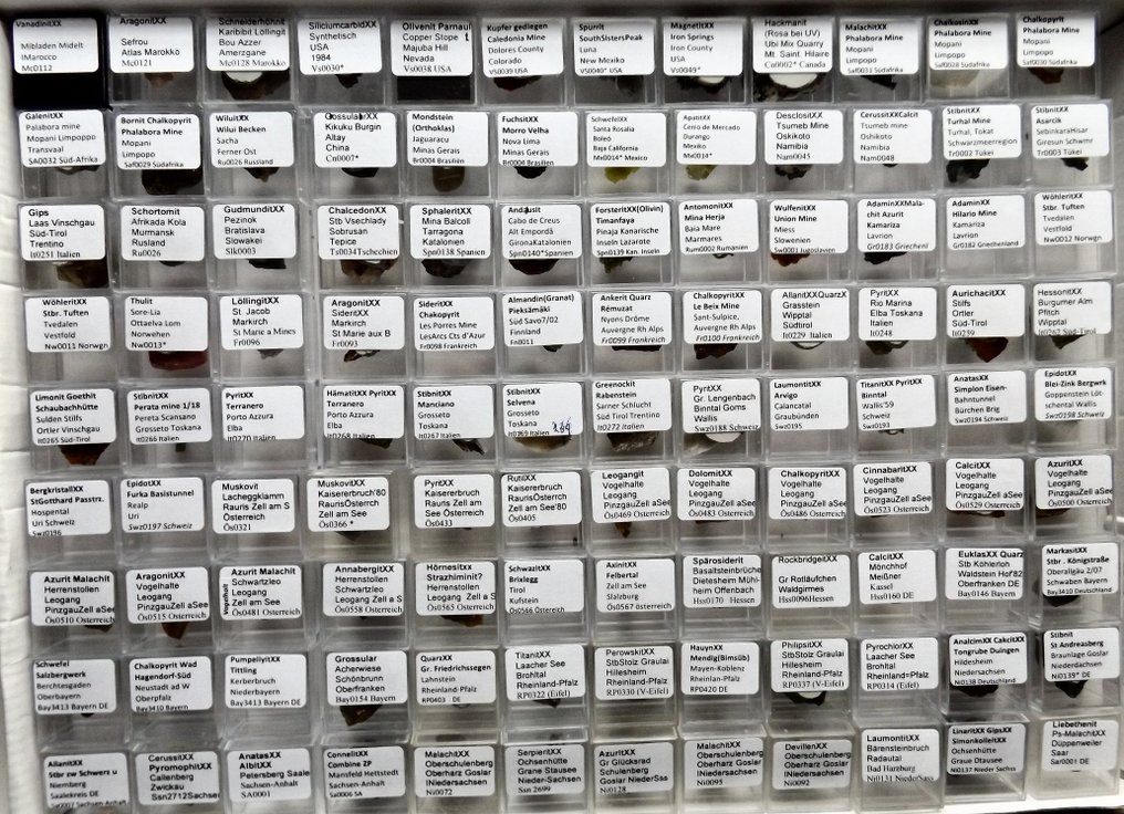 Καλοφροντισμένη συλλογή 108 μικροαντικειμένων - Ύψος: 22 mm - Πλάτος: 28 mm- 860 g - (108) #1.0