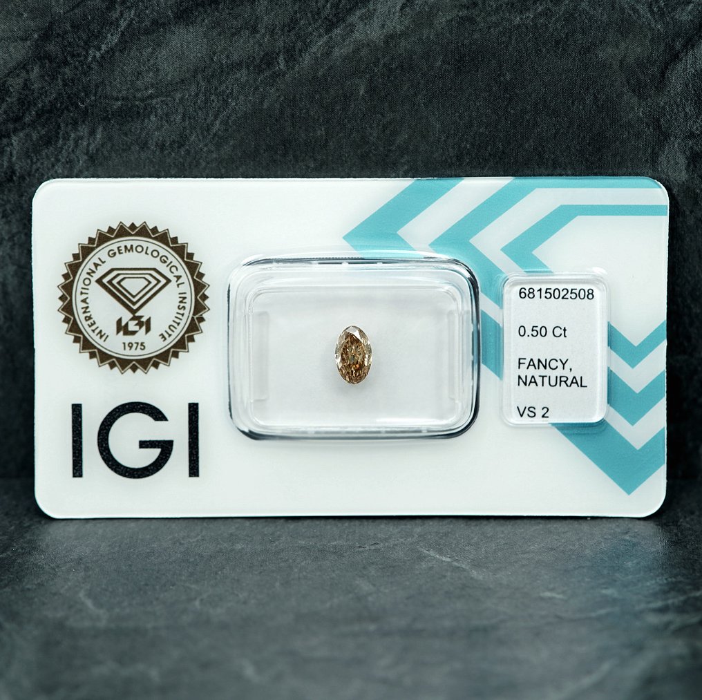 Fără preț de rezervă - 1 pcs Diamant  (Colorat natural)  - 0.50 ct - Oval - Fancy light maroniu Galben - VS2 - IGI (Institutul gemologic internațional) #1.0