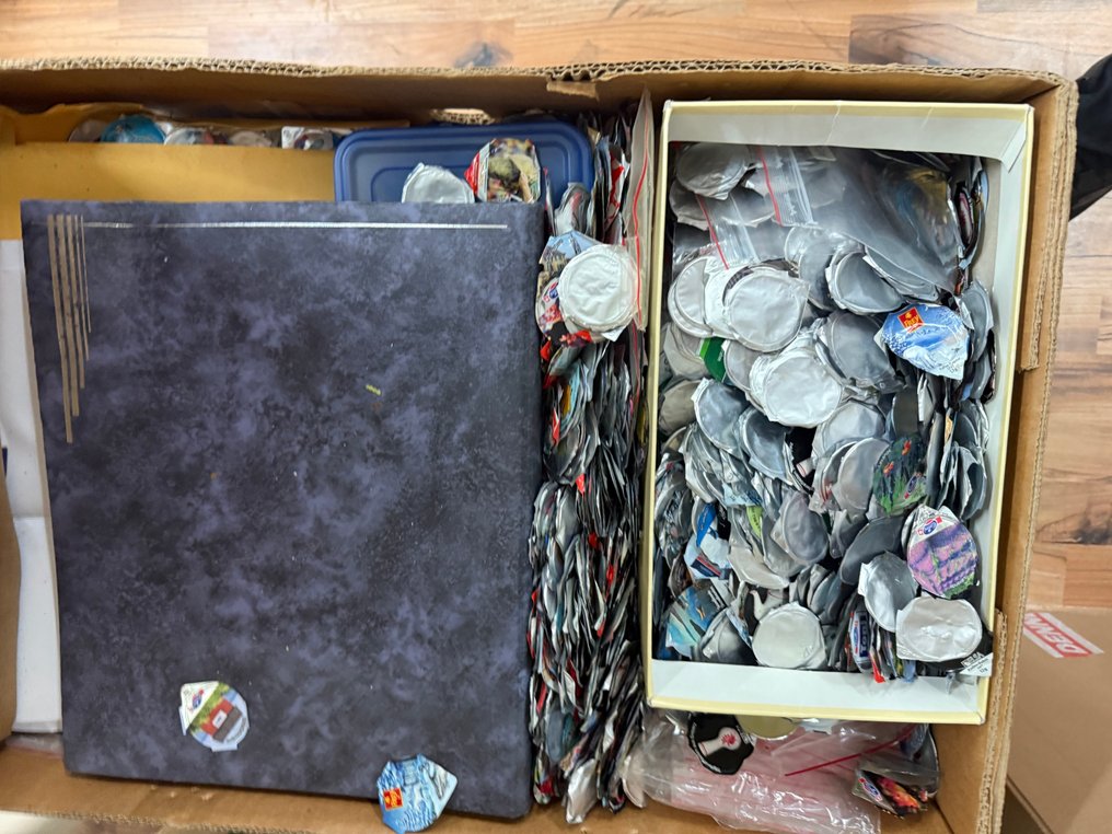 Phone card collection - Coffee cream lids over 18 folders in 5 boxes. #3.2