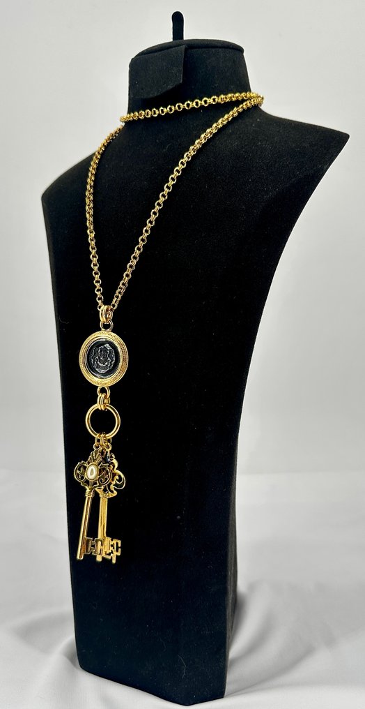 Joan Rivers - La collezione Classics – Collana a chiave con medaglione intaglio – Pezzo libro - Fine anni '90 - Collana #1.0