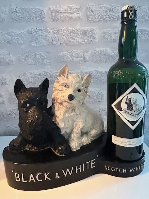 黑白苏格兰威士忌广告图片 - 展示 - Black & White Scotch Whisky reclame beeld - 标志 - 橡胶 #1.0