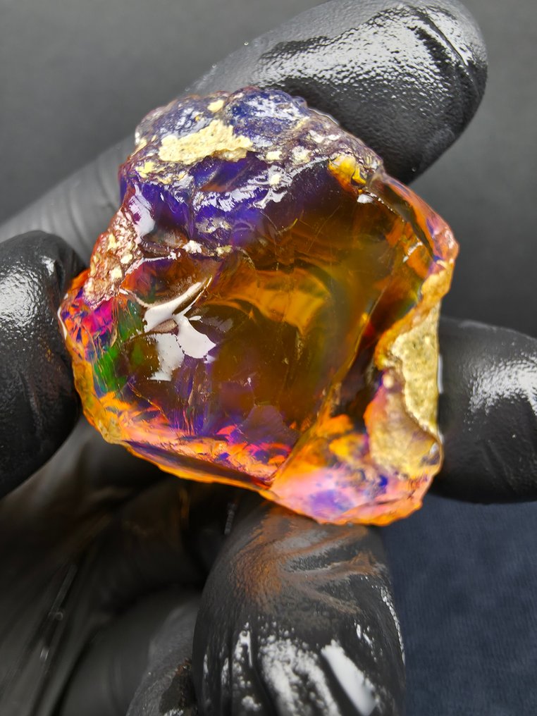 111.40ct Natural Crystal Opal Ruw- 22.28 g #1.0