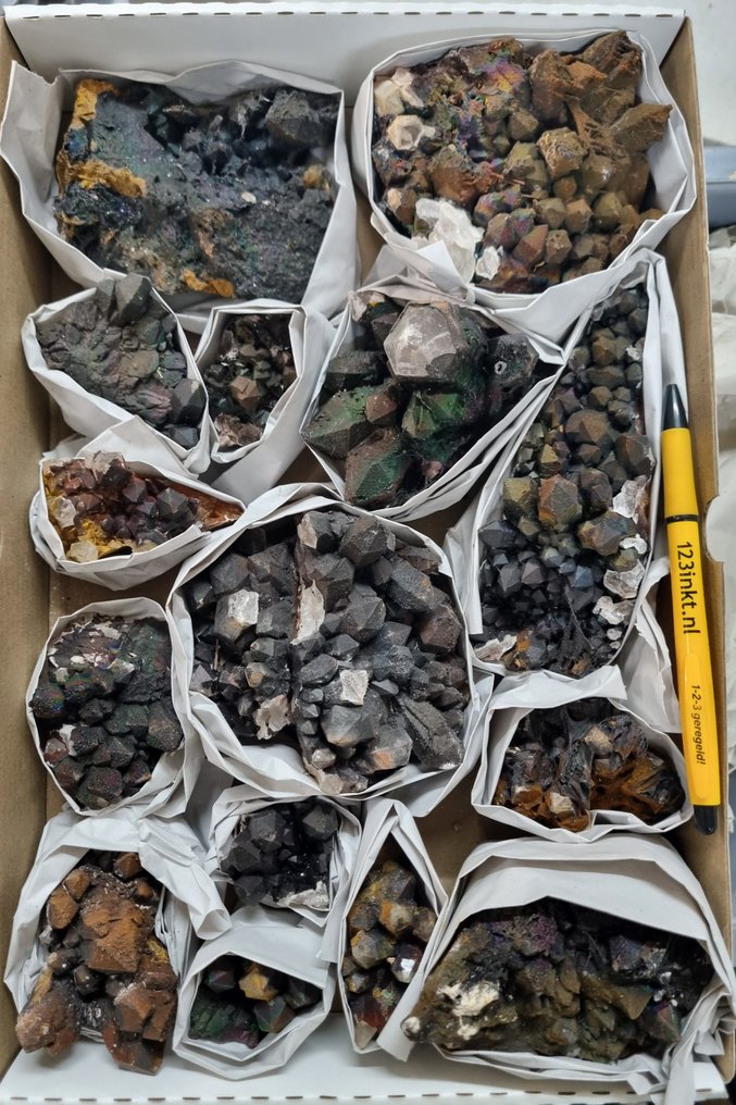 Μεγάλη ποσότητα όμορφου φυσικού χαλαζία, μαύρη νύχτα - 4,5 - 15 εκ. Αιχμή κρυστάλλου- 3.18 kg #1.0