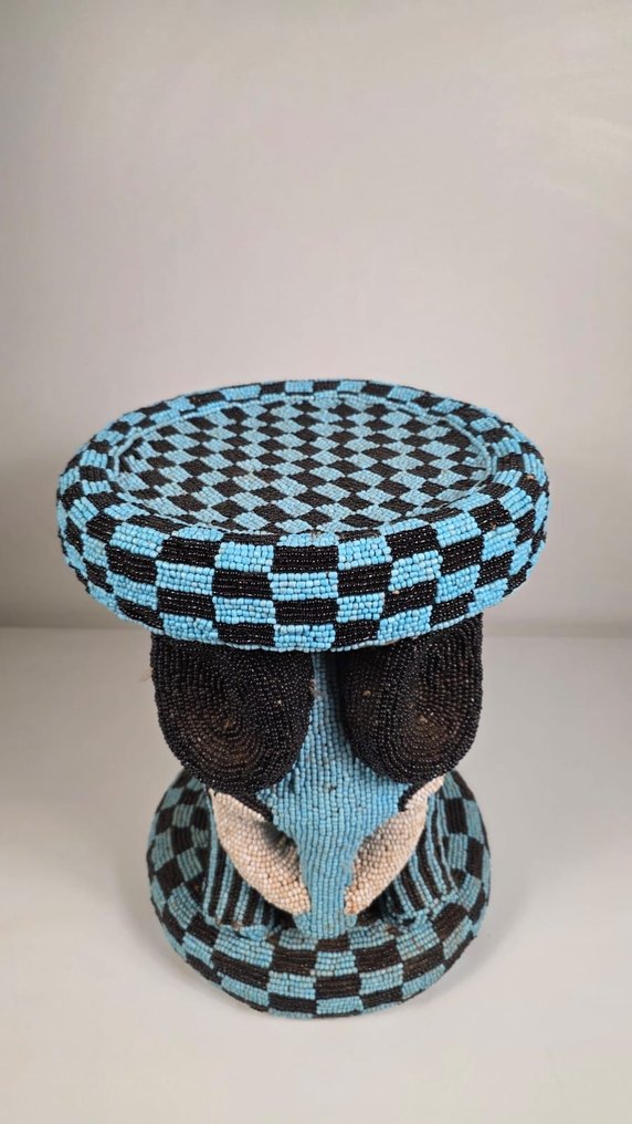 Puu jakkara ja helmet - Bamileke - Kamerun  (Ei pohjahintaa) #2.1