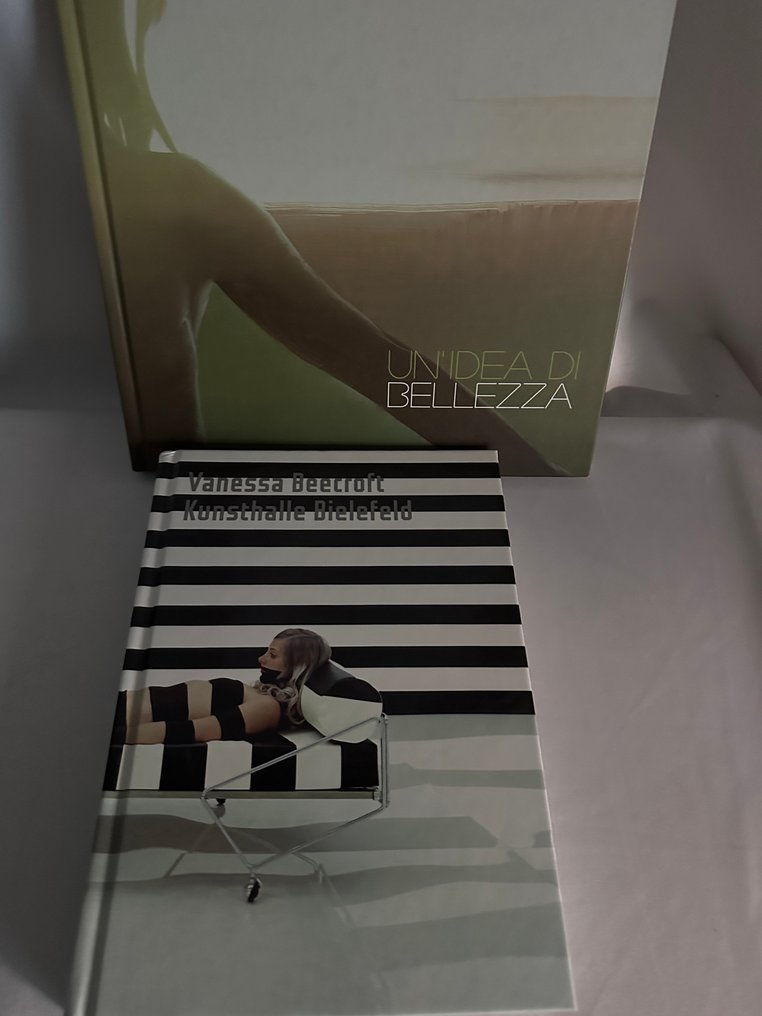 Vanessa Beecroft u.a. - Lot aus 2 Büchern Vanessa Beecroft -- Un'Idea de Bellezza / An idea of Beauty - 2004-2013 #1.0