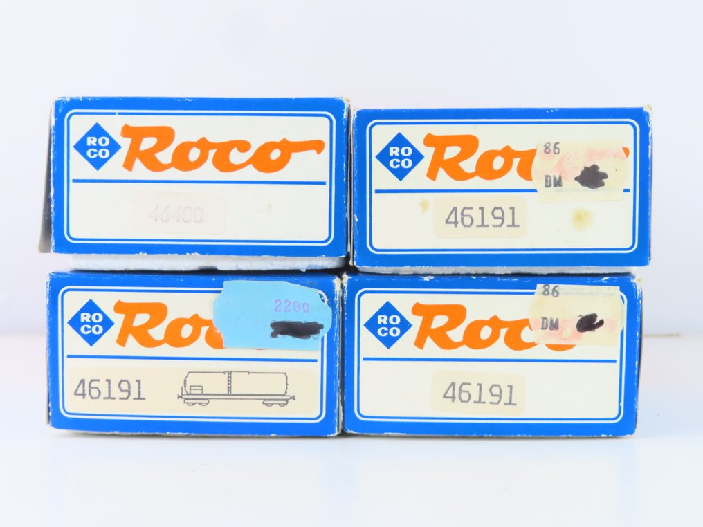 Roco H0 - 46191 - Model train freight carriage (4) - 4x 4-axle tank wagons with markings for 'ESSO,' 'SHELL,' and 'BP.' - DB #4.3