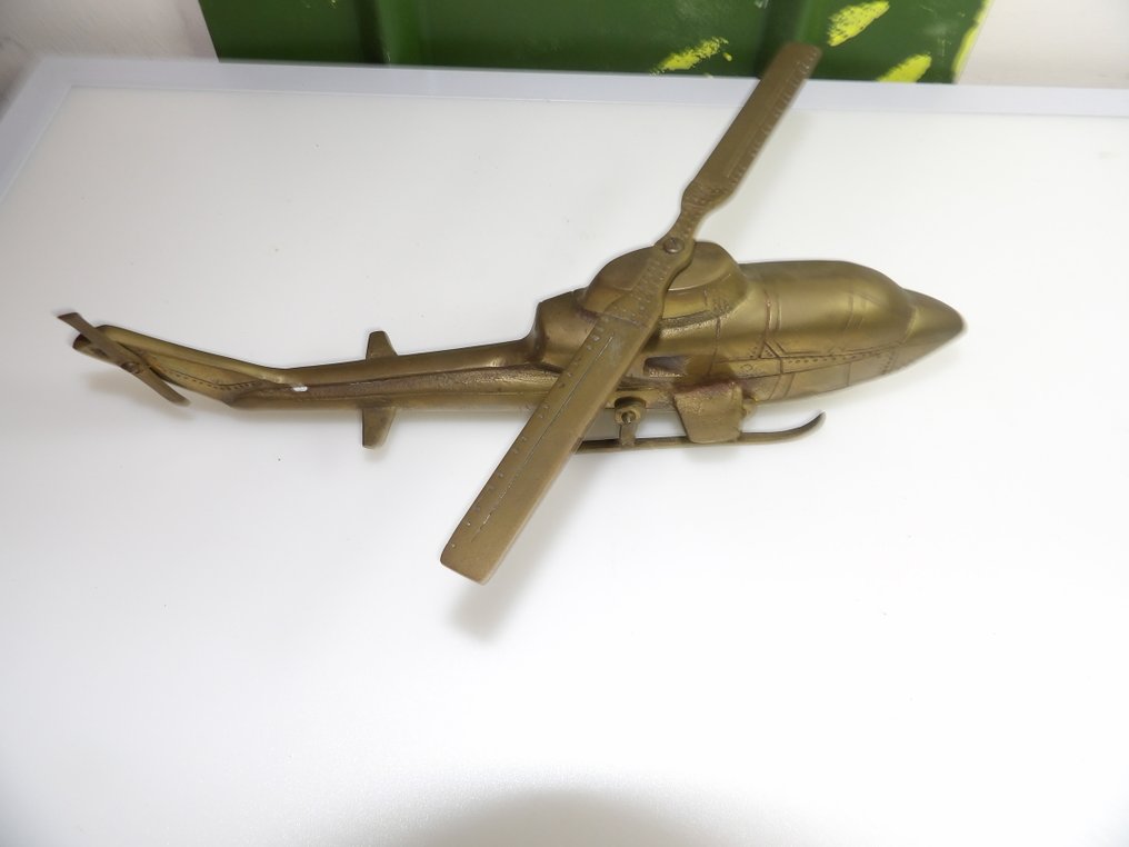 Model plane - Scale Model U.S.M.C Huey Cobra Aanvalshelicopter Amerikaanse Mariniers in koperen uitvoering #1.0