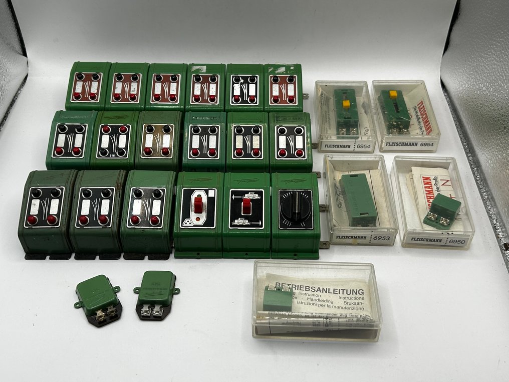 Fleischmann H0, N - 6910, 6920, 6921, 519, 6924, 6950, 6953, 6954 - Unitate de control machetă tren (25) - Comutatoare Fleischmann wisselschakelaars, comutator de schimbare, comutator rotativ, redresor. #1.0